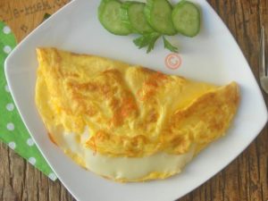kasarli-omlet-resimli-yemek-tarifi(10)